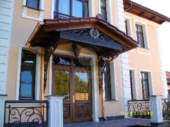 Козырёк с элементами художественной ковки в дер. Жуковка