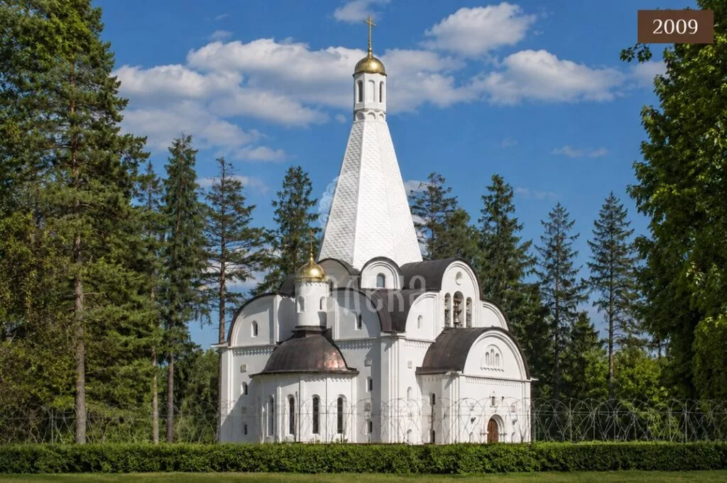 Church of St. George the Victorious in Balashikha with darkened copper coverings, 2009.