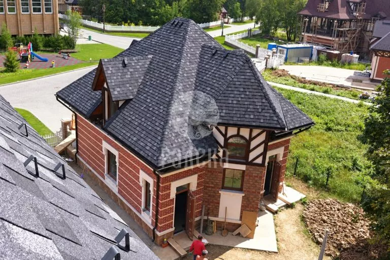Кровля из гибкой черепицы в пос. Давилль