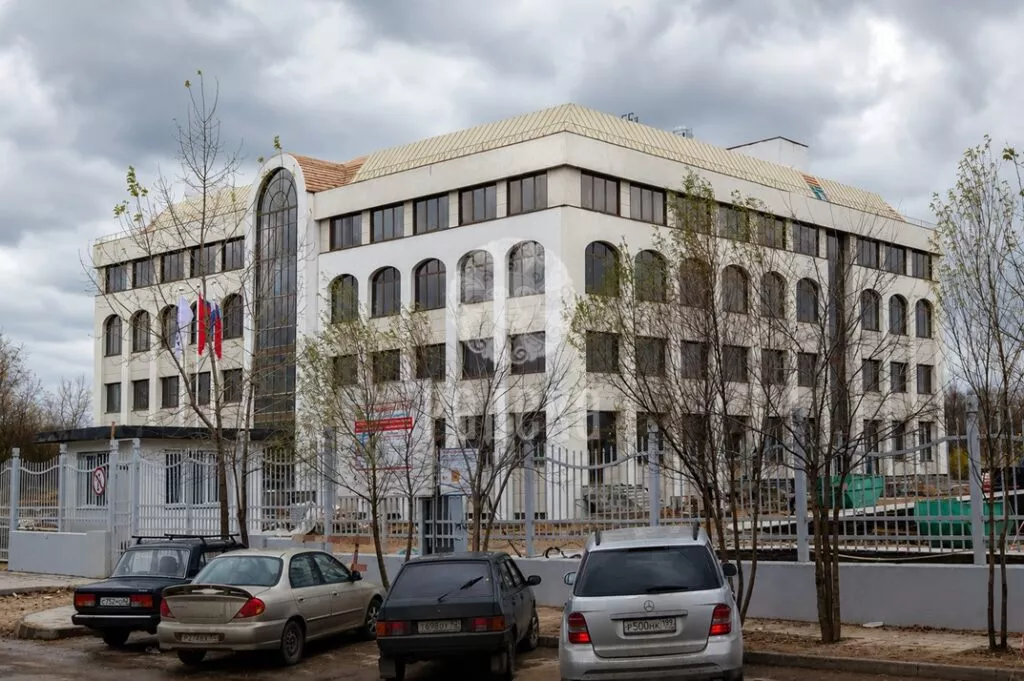 Фальцевая кровля детского центра Бакулева со стороны главного входа.