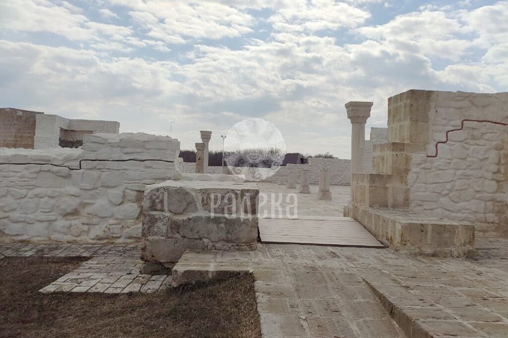 Stone walls and columns in the territory of ancient Bolgar