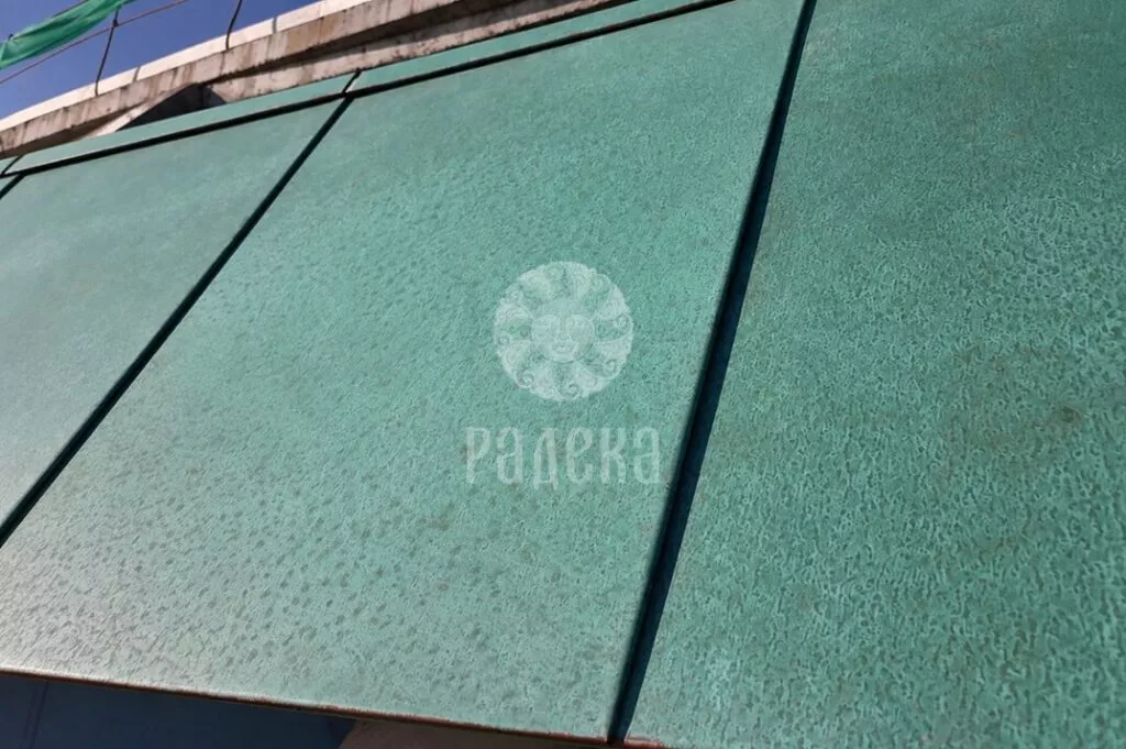 Texture of green patinated copper KME TECU Patina and joints of cladding elements of Reef Residence.